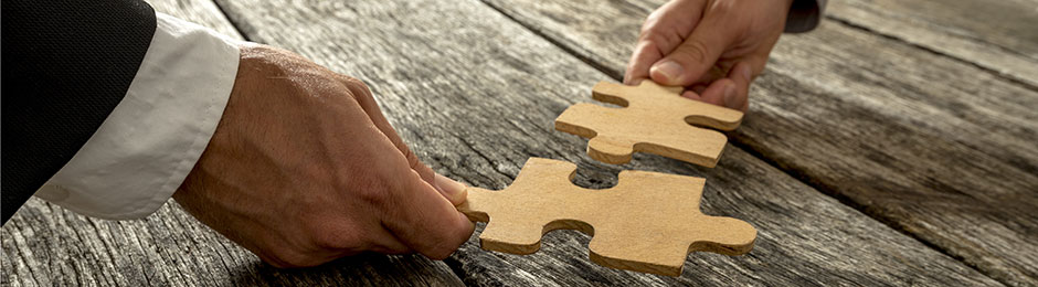 Puzzleteile werden zusammengefügt