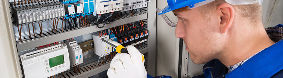 Elektriker bei der Arbeit